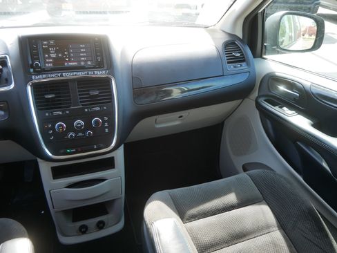 Used 2017 Dodge Grand Caravan SE w/ Power Window Group FWD image 11