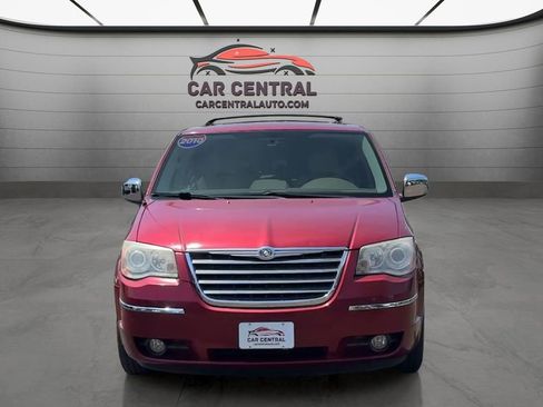 Used 2010 Chrysler Town & Country Limited w/ Trailer Tow Group FWD image 8