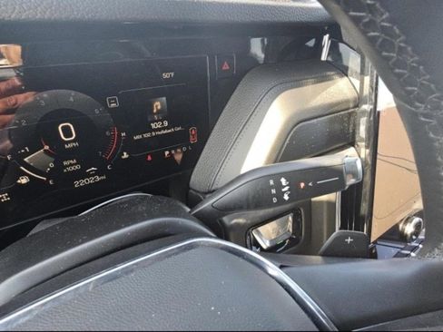 Used 2025 GMC Yukon XL Denali image 4