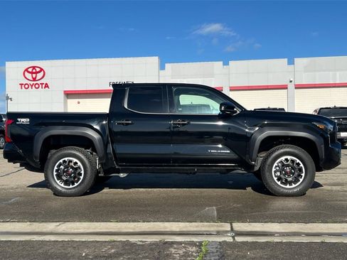 Certified 2025 Toyota Tacoma TRD Off-Road image 3