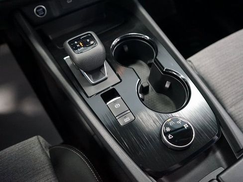 Used 2023 Nissan Rogue SV image 35