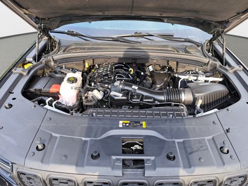 Used 2023 Jeep Grand Cherokee Altitude AWD/4WD image 29
