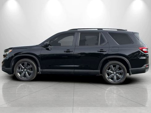 Used 2025 Honda Pilot Sport image 5