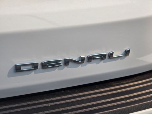 Used 2024 GMC Yukon Denali w/ Advanced Technology Package AWD/4WD image 38