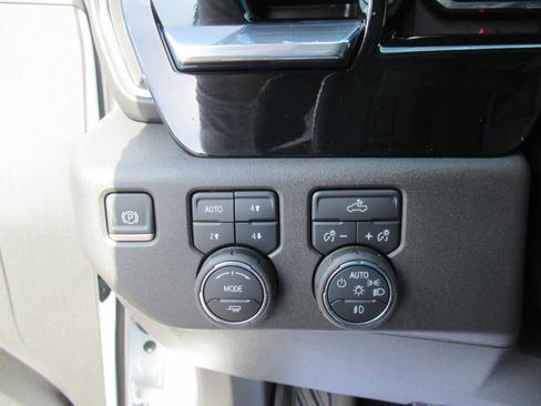 Used 2025 Chevrolet Silverado 1500 LT Trail Boss w/ Convenience Package II image 19