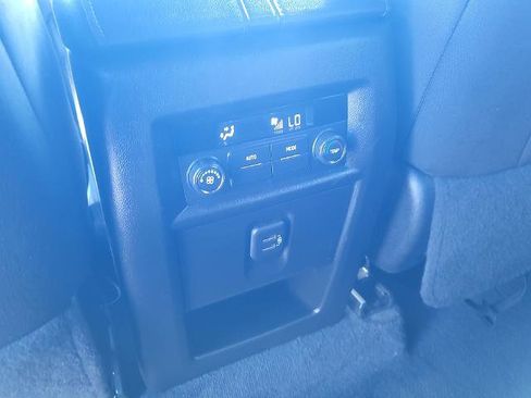 Used 2023 Chevrolet Traverse LT image 20