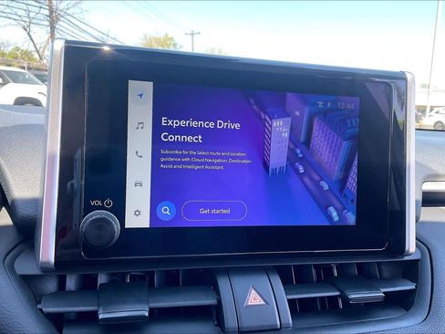 Used 2025 Toyota RAV4 XLE image 32