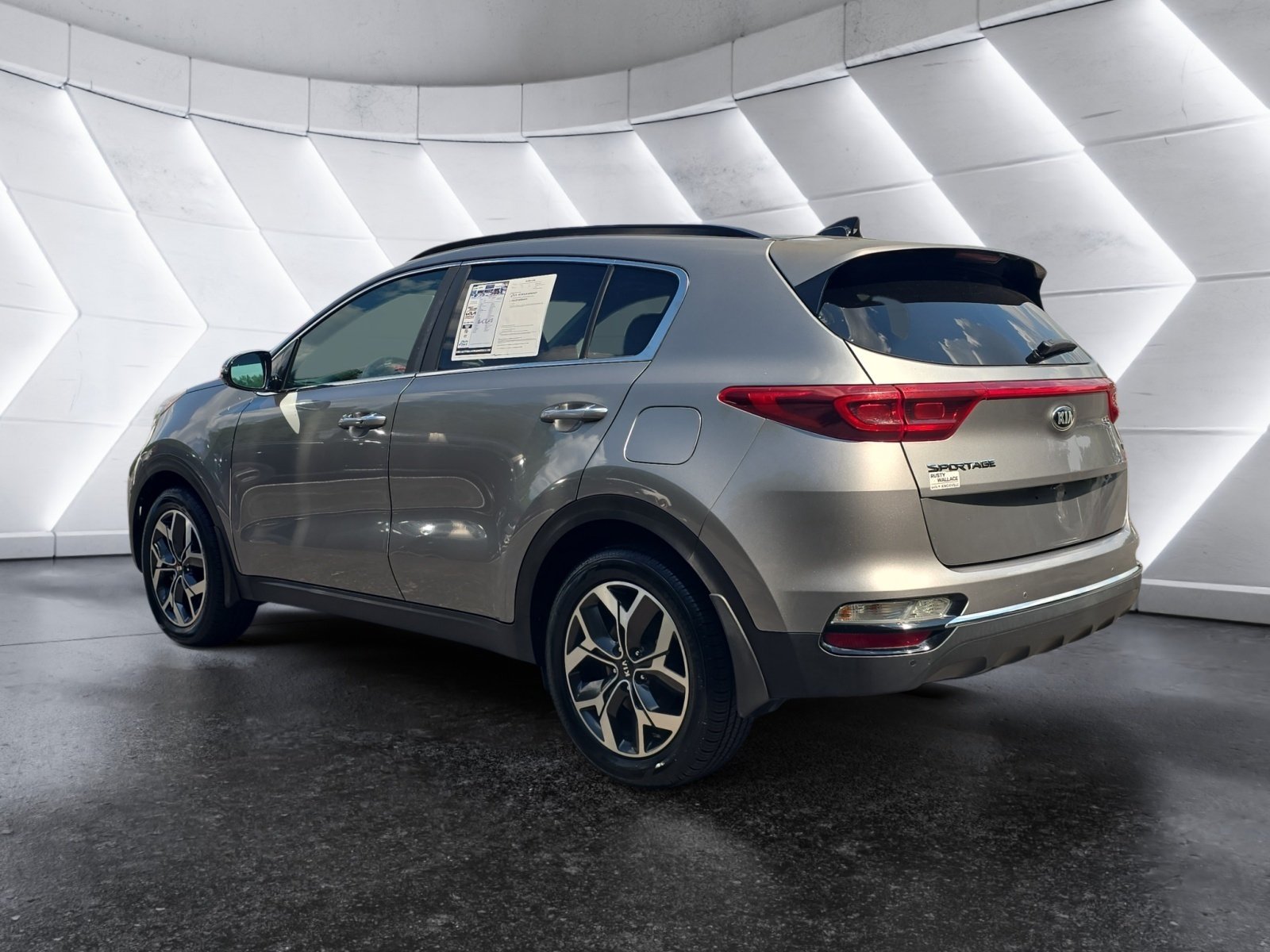 Used 2021 Kia Sportage EX w/ EX Technology Package FWD image 3