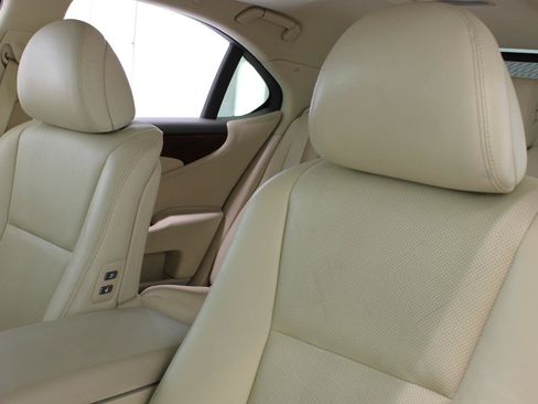 Used 2012 Lexus LS 460 w/ Comfort Pkg RWD image 34