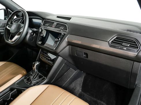 Certified 2023 Volkswagen Tiguan SE w/ Panoramic Sunroof Package image 27