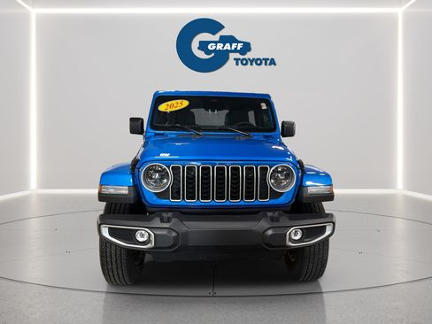 Used 2025 Jeep Wrangler Unlimited Sahara AWD/4WD image 2