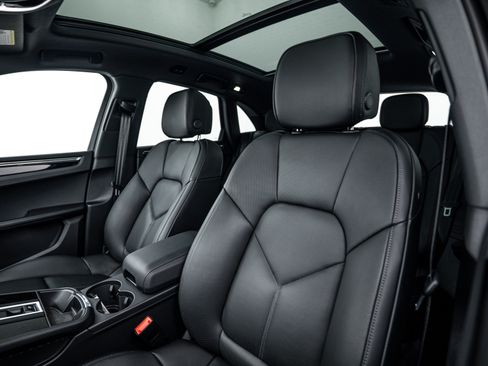 Certified 2026 Porsche Macan image 21