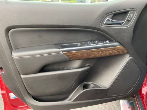 Used 2018 GMC Canyon Denali image 13