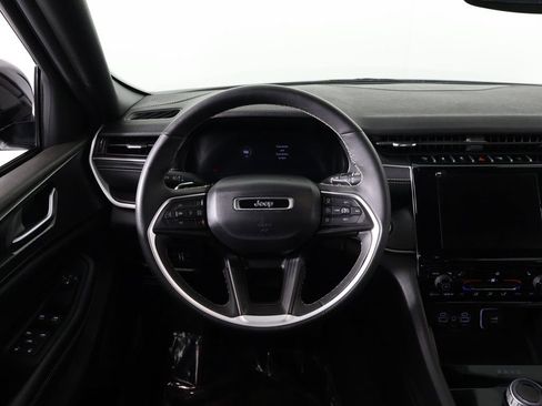 Used 2023 Jeep Grand Cherokee L Laredo image 42