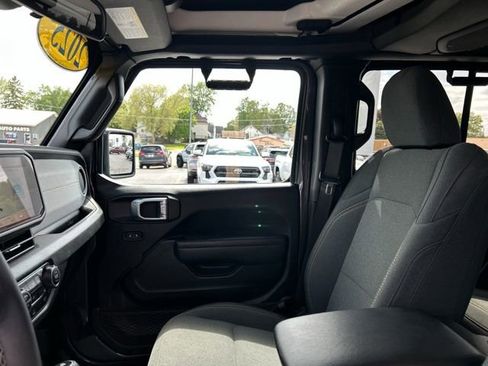 Used 2025 Jeep Wrangler Unlimited Sport AWD/4WD image 32