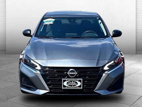 Used 2025 Nissan Altima 2.5 SV FWD image 2