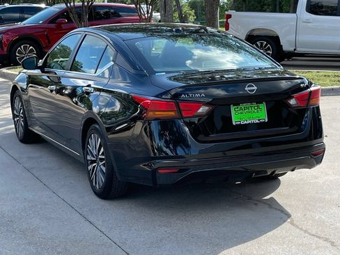 Used 2024 Nissan Altima 2.5 SV FWD image 4