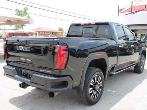 Used 2024 GMC Sierra 3500 Denali Ultimate AWD/4WD image 3