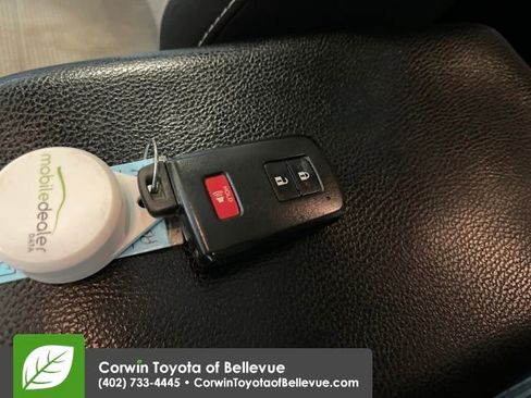 Used 2018 Toyota RAV4 XLE image 29