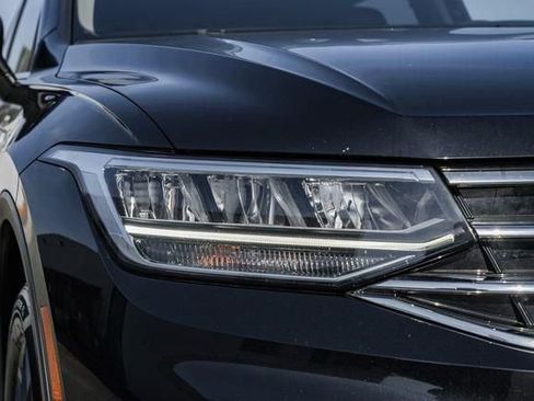 Used 2022 Volkswagen Tiguan SE w/ Panoramic Sunroof Package image 13