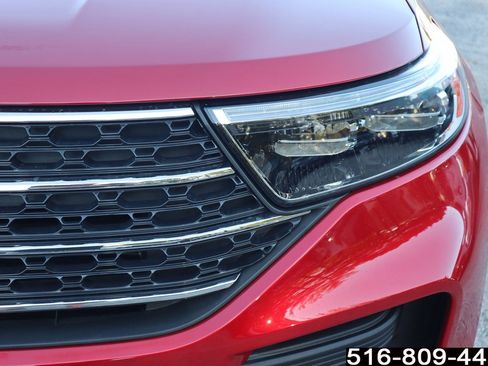 Used 2024 Ford Explorer XLT image 11