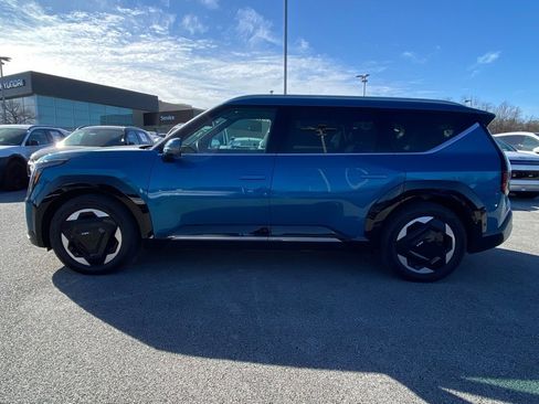 Used 2024 Kia EV9 Land image 4