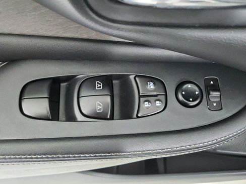 Used 2024 Nissan Murano SV FWD image 17