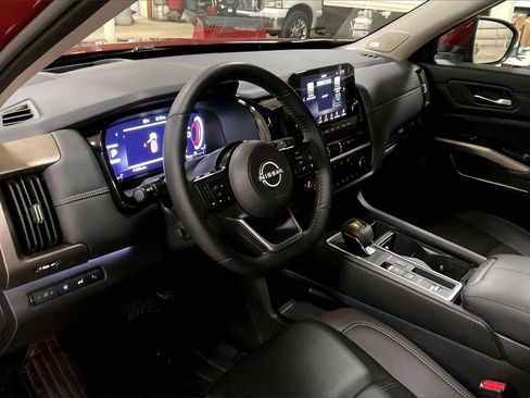 Used 2024 Nissan Pathfinder Platinum w/ Cargo Package image 13