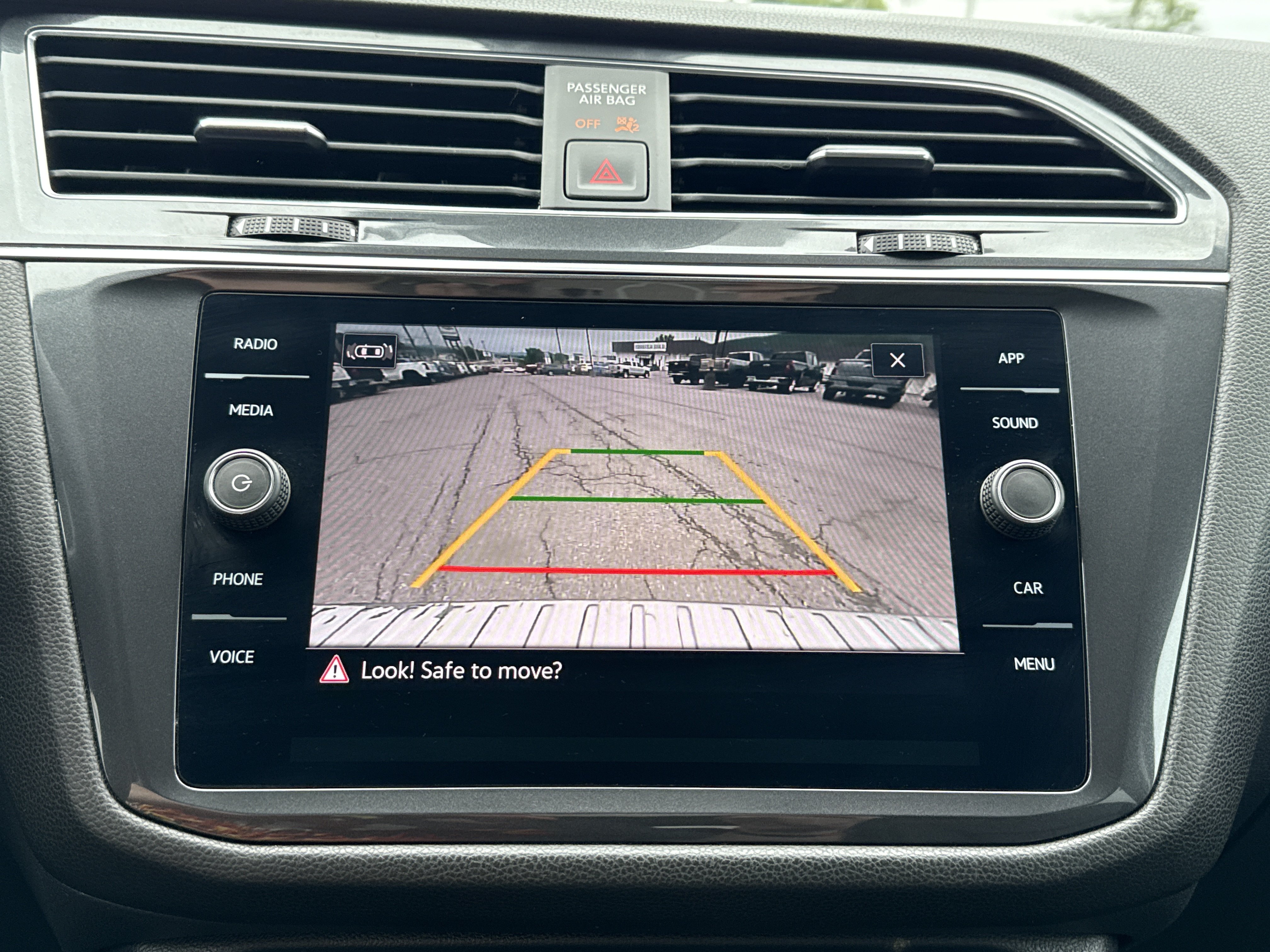 Used 2023 Volkswagen Tiguan SE AWD/4WD image 16