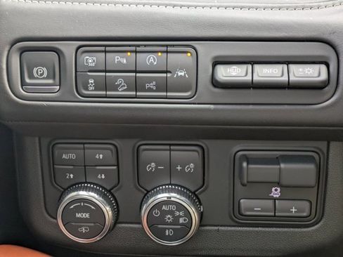 Used 2024 GMC Yukon Denali Ultimate image 26