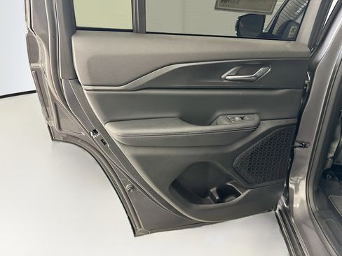 Used 2024 Jeep Grand Cherokee Altitude image 27