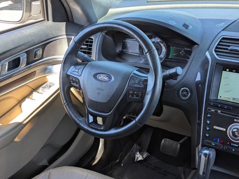 Used 2017 Ford Explorer Limited w/ Equipment Group 301A FWD image 17