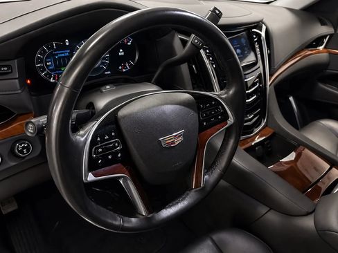 Used 2020 Cadillac Escalade ESV Luxury AWD/4WD image 9