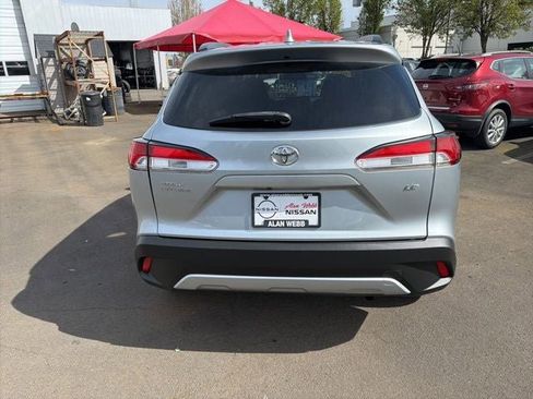 Used 2023 Toyota Corolla Cross LE FWD image 4