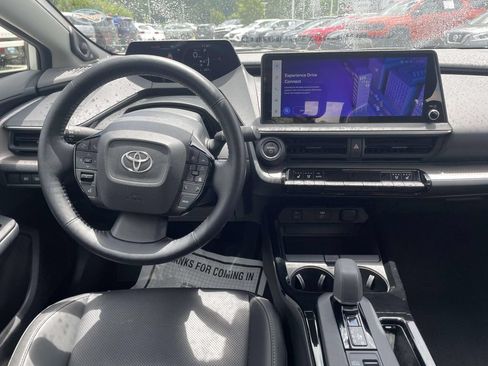 Used 2024 Toyota Prius Limited FWD image 3