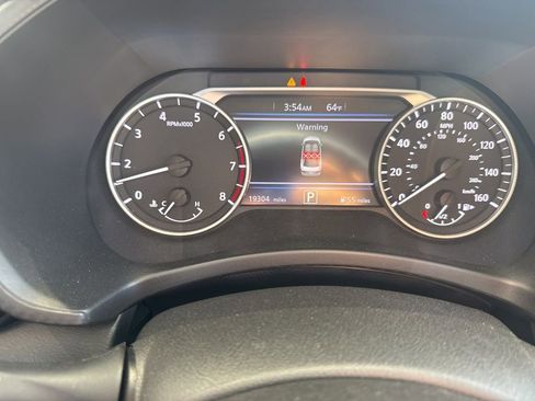 Used 2025 Nissan Sentra SV FWD image 10