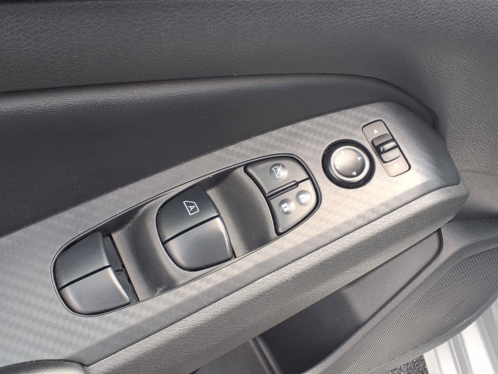 Used 2024 Nissan Altima 2.5 SV FWD image 17