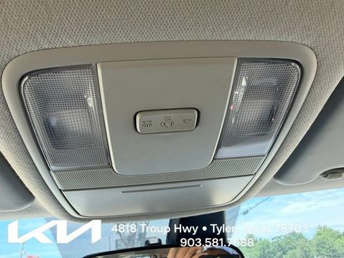 Certified 2025 Kia Soul LX w/ LX Technology Package FWD image 21