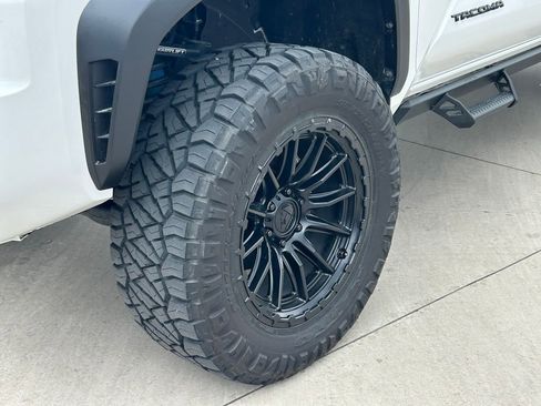 Used 2024 Toyota Tacoma TRD Off-Road AWD/4WD image 9