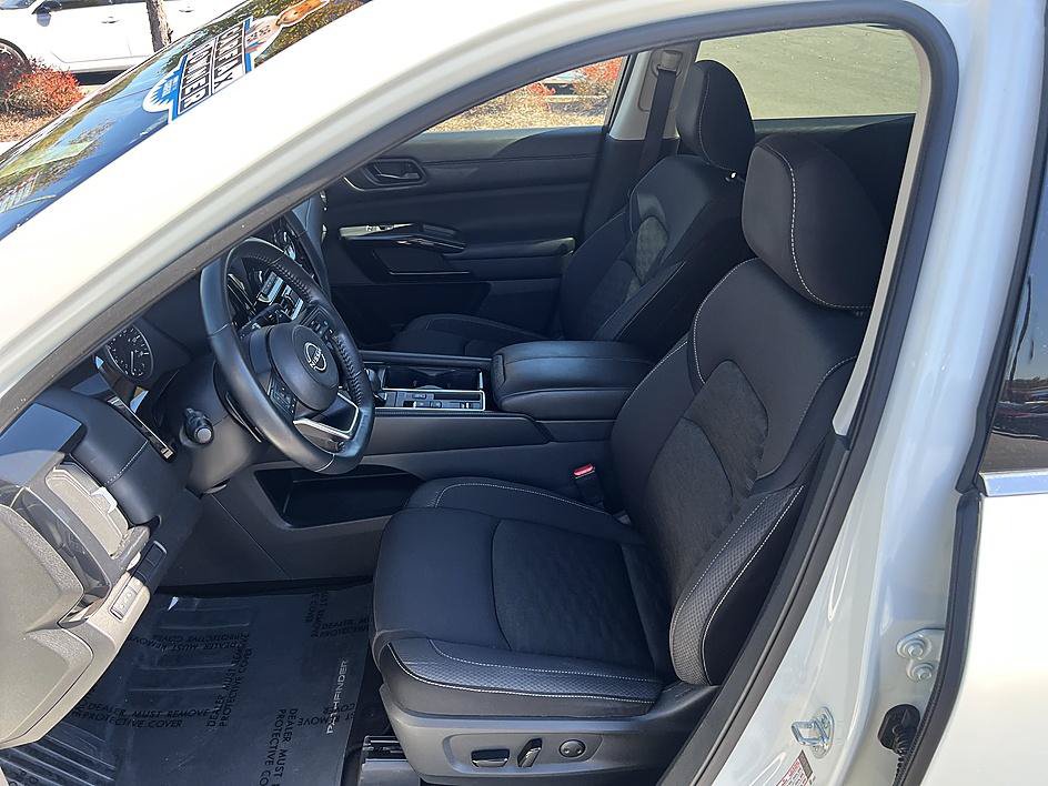 Certified 2024 Nissan Pathfinder SV FWD image 13