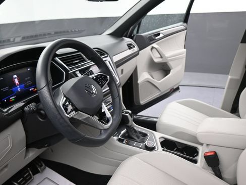 Used 2024 Volkswagen Tiguan SE R-Line AWD/4WD image 38