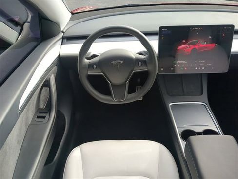 Used 2024 Tesla Model Y Performance image 19