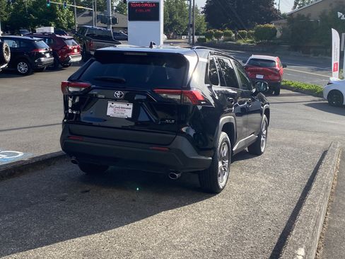 Certified 2025 Toyota RAV4 XLE FWD image 8