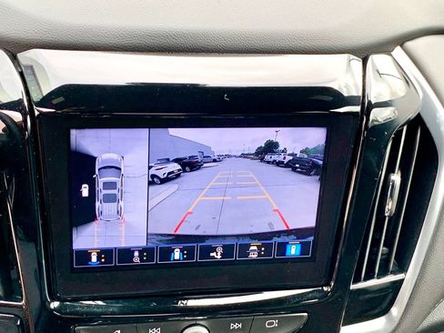 Used 2023 Chevrolet Traverse High Country FWD image 39