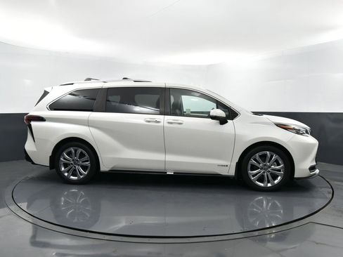 Used 2021 Toyota Sienna Platinum image 42