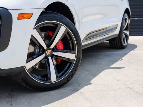 New 2025 Porsche Macan S image 12