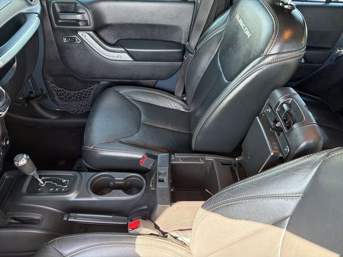 Used 2016 Jeep Wrangler Unlimited Rubicon w/ Connectivity Group image 38