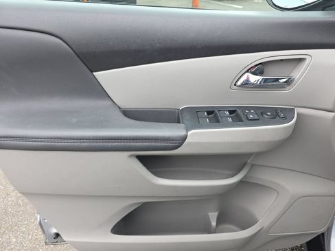 Used 2016 Honda Odyssey SE image 12