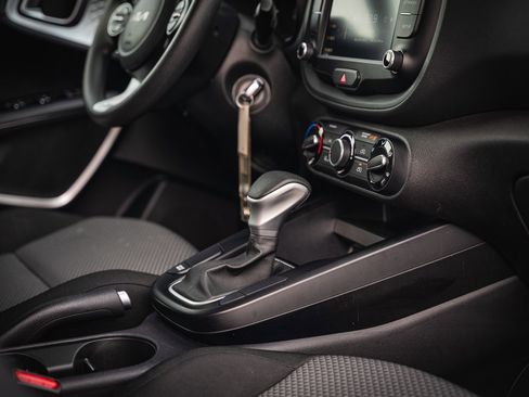 Used 2023 Kia Soul LX w/ LX Technology Package image 31