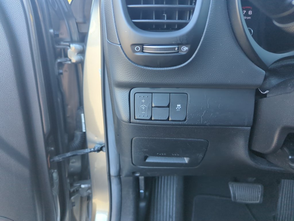 Used 2017 Kia Soul + FWD image 20